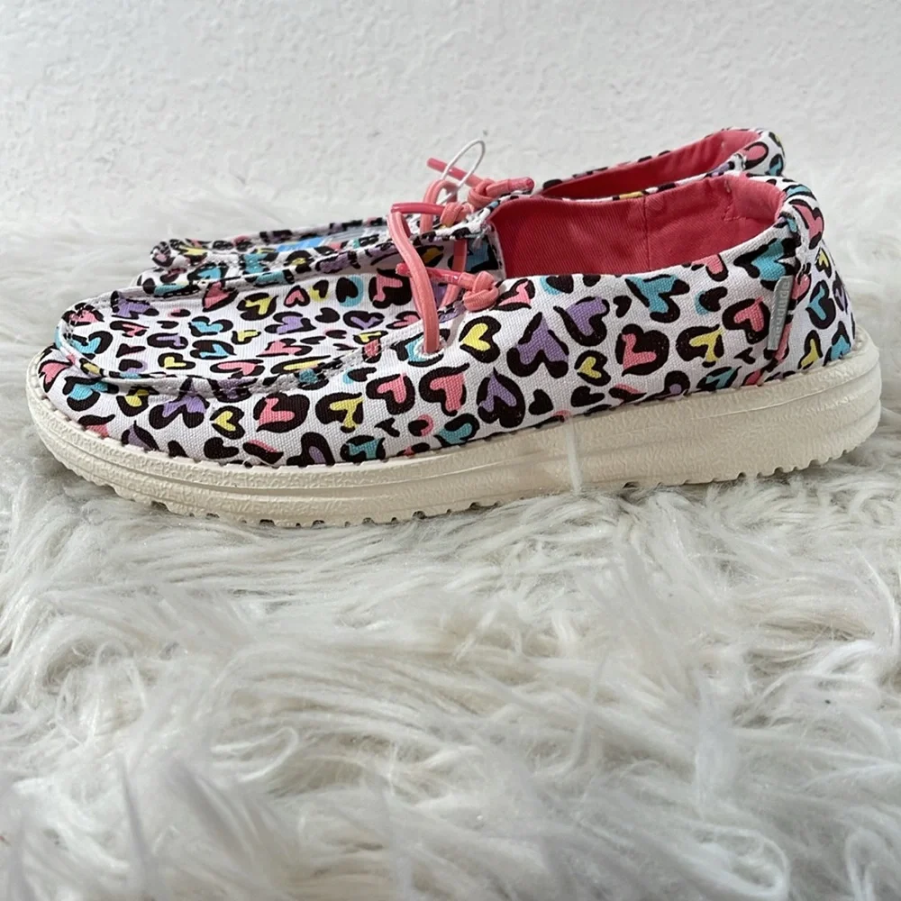 Hey Dude Colorful Hearts Girl’s Wendy Toddler Slip On – White Leopard Size 4 NEW - Picture 7 of 14